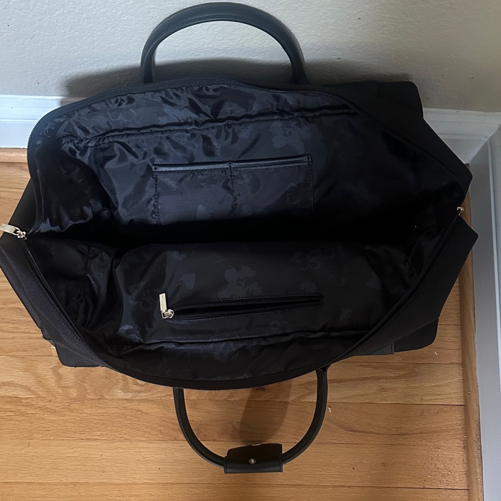 Ted Baker stylish, black travel bag with pull handle and wheels. - Picture 4 of 8